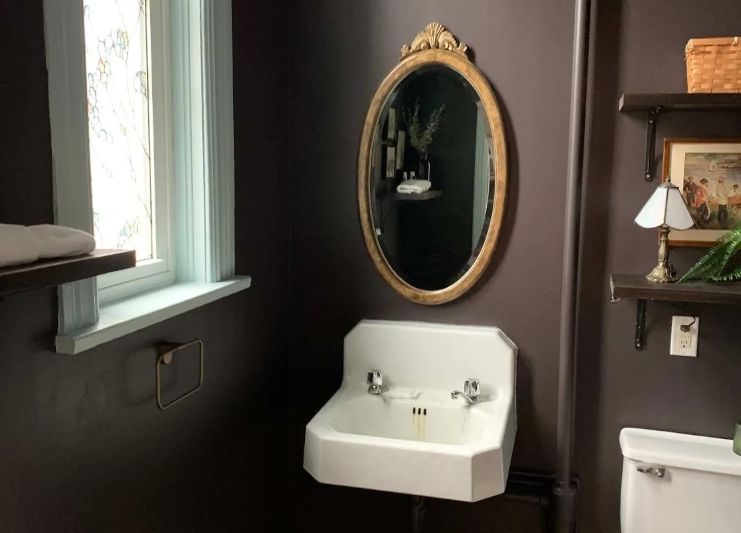Stylish Living At Inglis Heritage, Unit C Halifax 0*,
